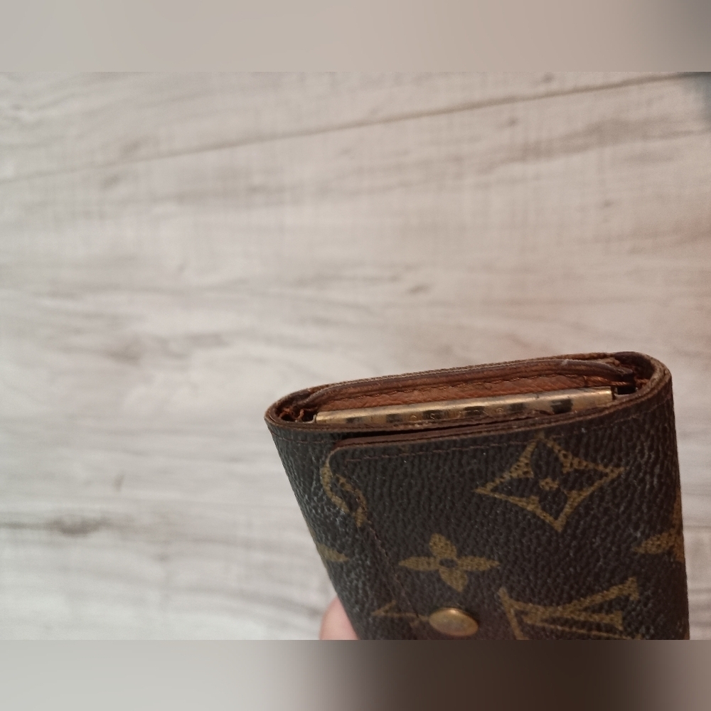 LOUIS VUITTON - Monogram  Key Case - Picture 4 of 10